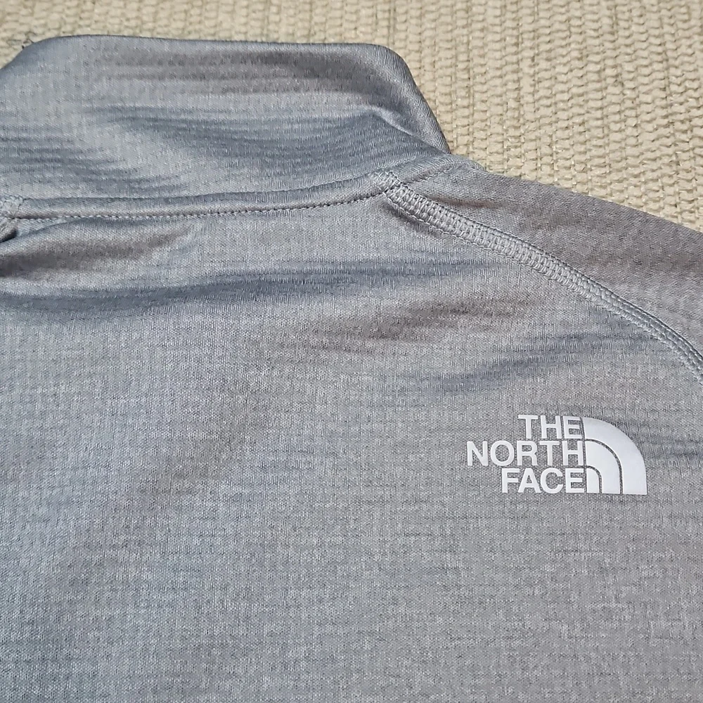 The North Face Men's Quarter-Zip Pullover Medium Gray Running